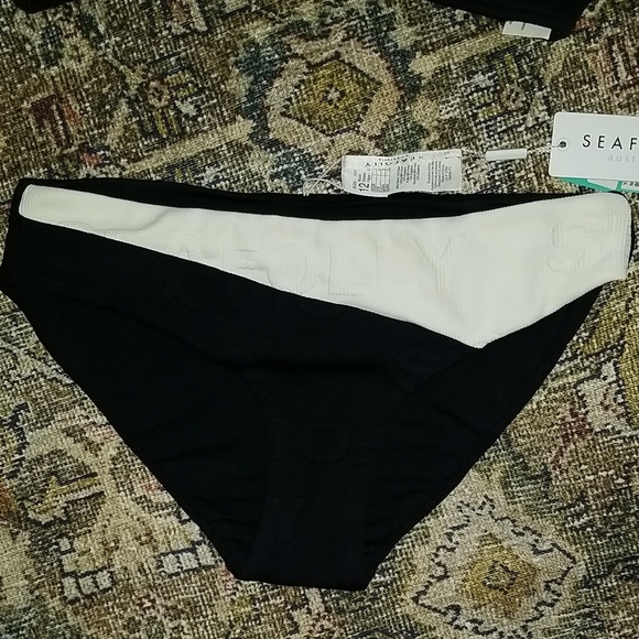 Seafolly Black and White YOUR TYPE Swimwear Set - Picture 3 of 4